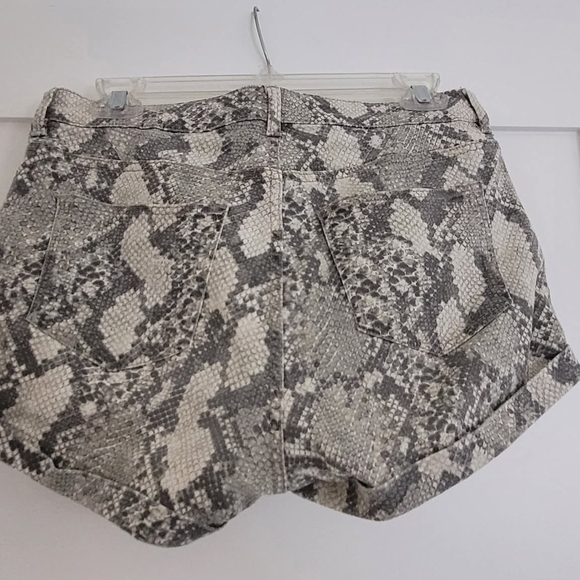 H&M Gray and White Jean Shorts with Snakeskin Print - Picture 2 of 9